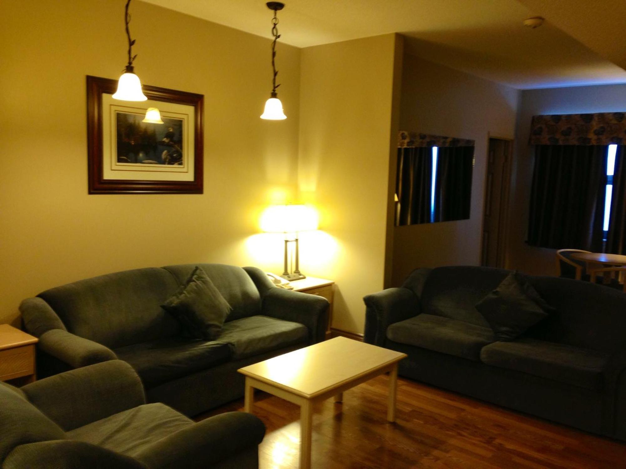 Petawawa River Inn&Suites Bagian luar foto